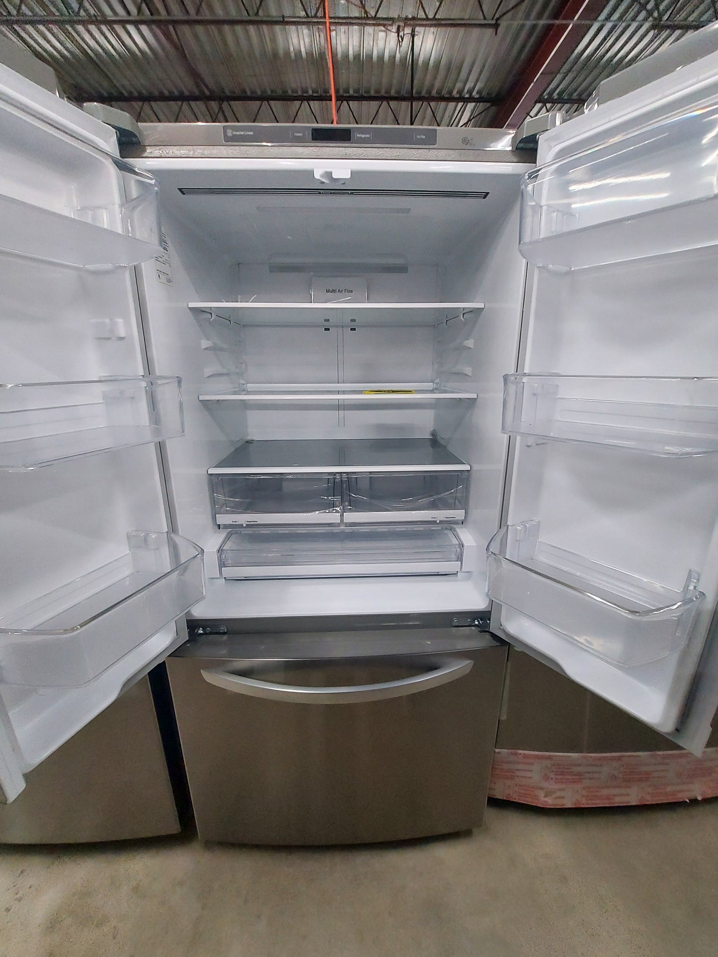 LG (LRFCS25D3S) 33 Inch 3-Door French Door Refrigerator with 25.1 Cu. Ft. Capacity