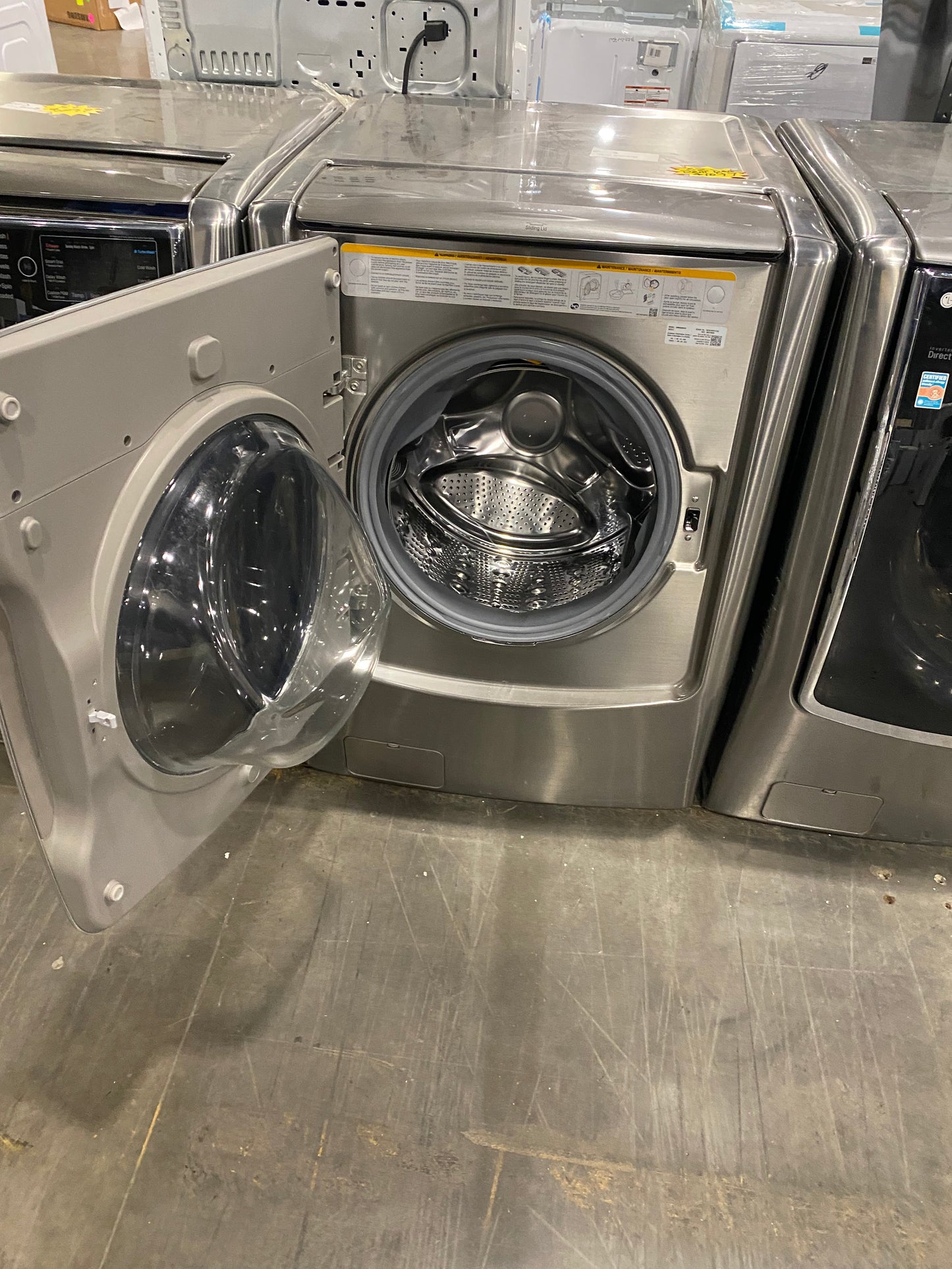 LG 5.2 cu. ft. Large Smart wi-fi Enabled Front Load Washer TurboWash(R) - Graphite Steel - WM9000HVA