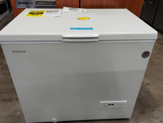 Amana - 9 Cu. Ft. Chest Freezer with Basket - White Model: AQC0902LW