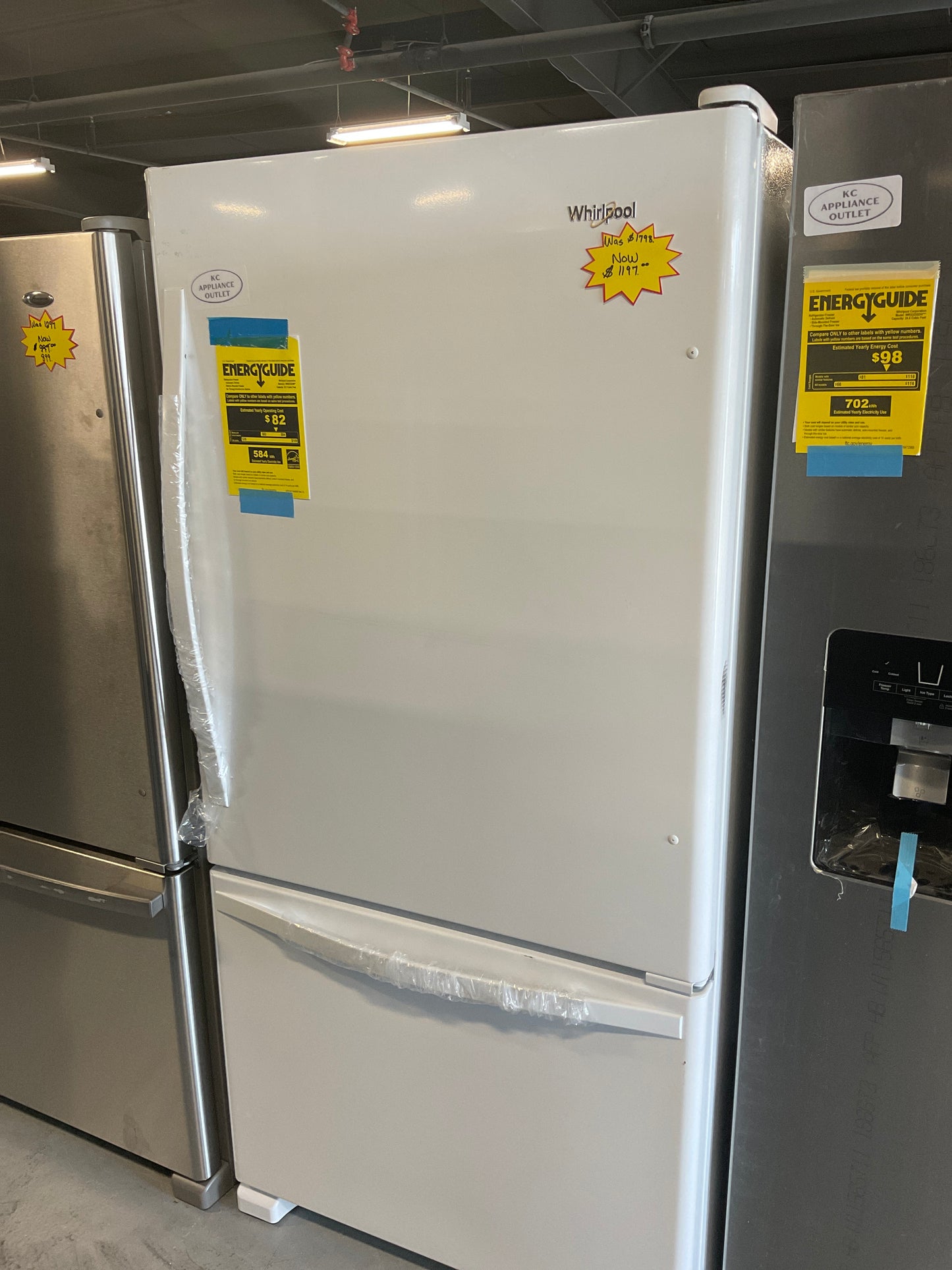 Whirlpool 33 Inch Bottom-Freezer Refrigerator with FreshFlow Preserver WRB322DMB(M/W)