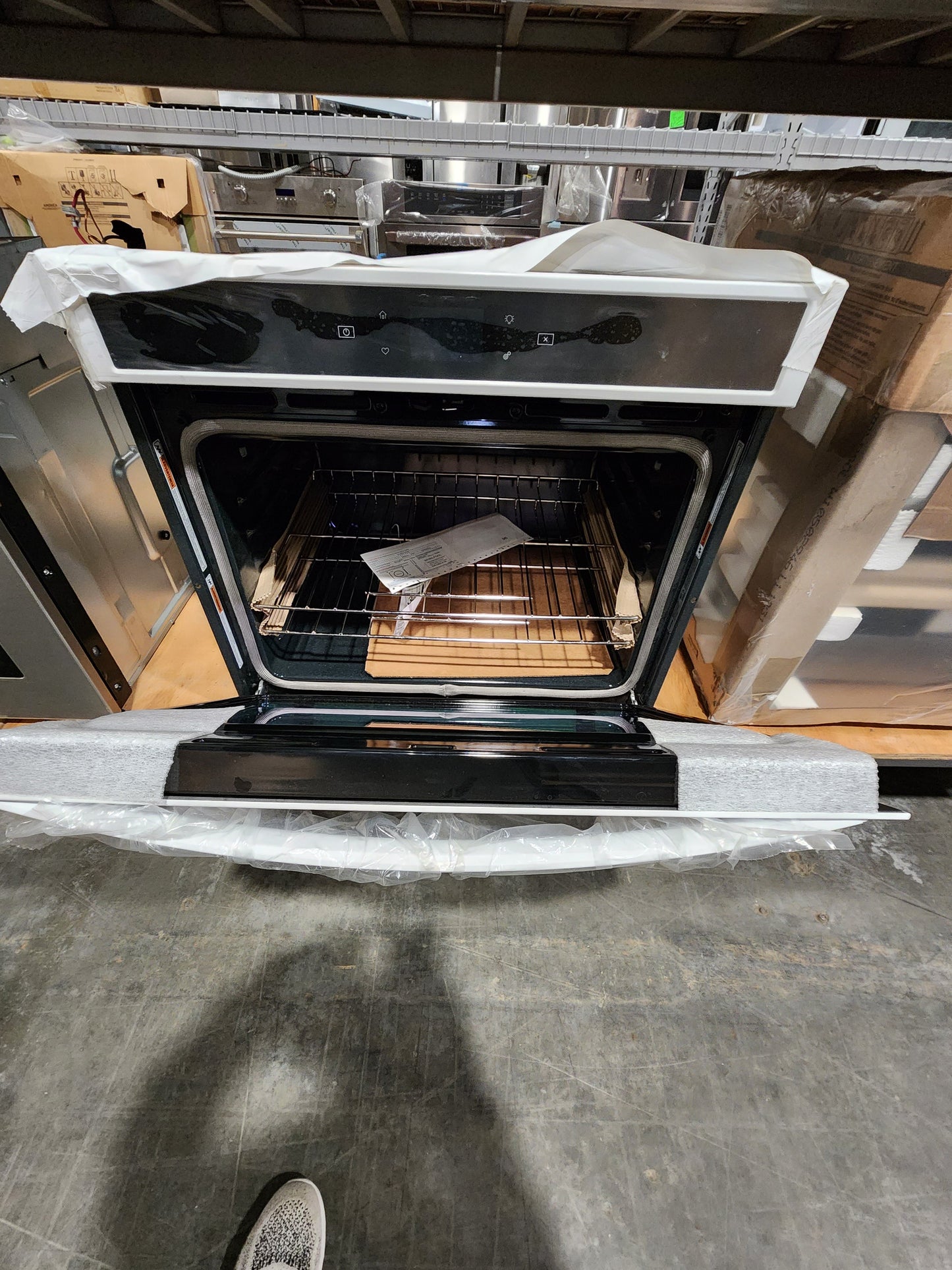 Whirlpool White 5.0 cu. ft. Smart Single Wall Oven with Touchscreen (WOS51EC0HW)