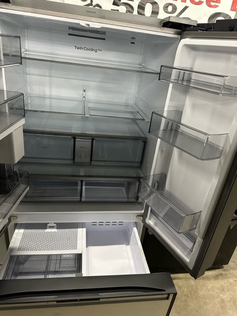 Samsung -Samsung 30 cu. ft. Bespoke 3-Door French Door Refrigerator with Family Hub - Custom Panel Ready (RF30BB6900AW)